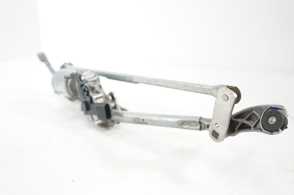 Front wiper linkage and motor (7)