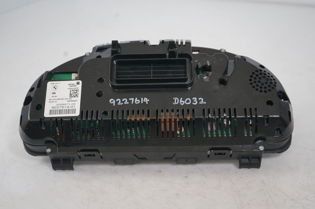 Speedometer (instrument cluster) (8)