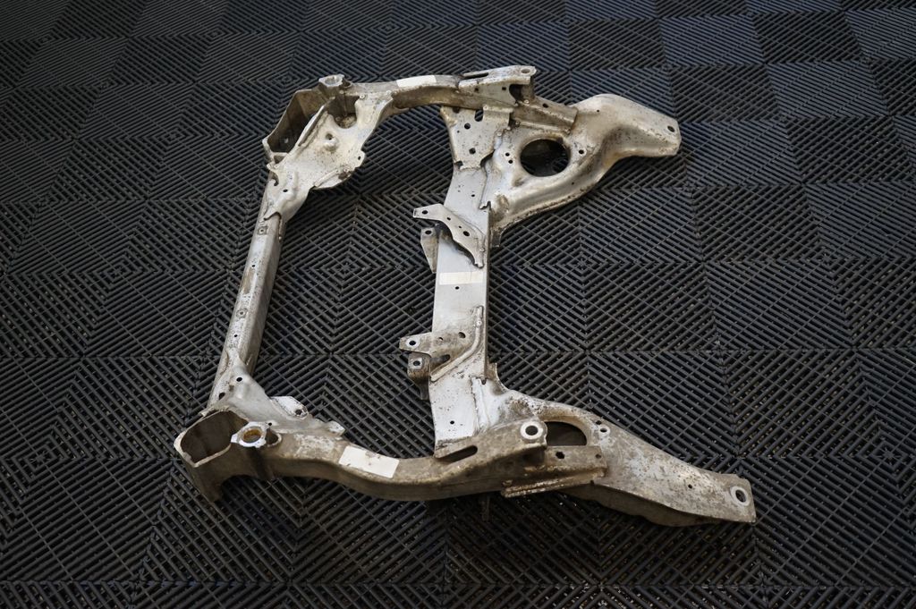Front subframe (4)
