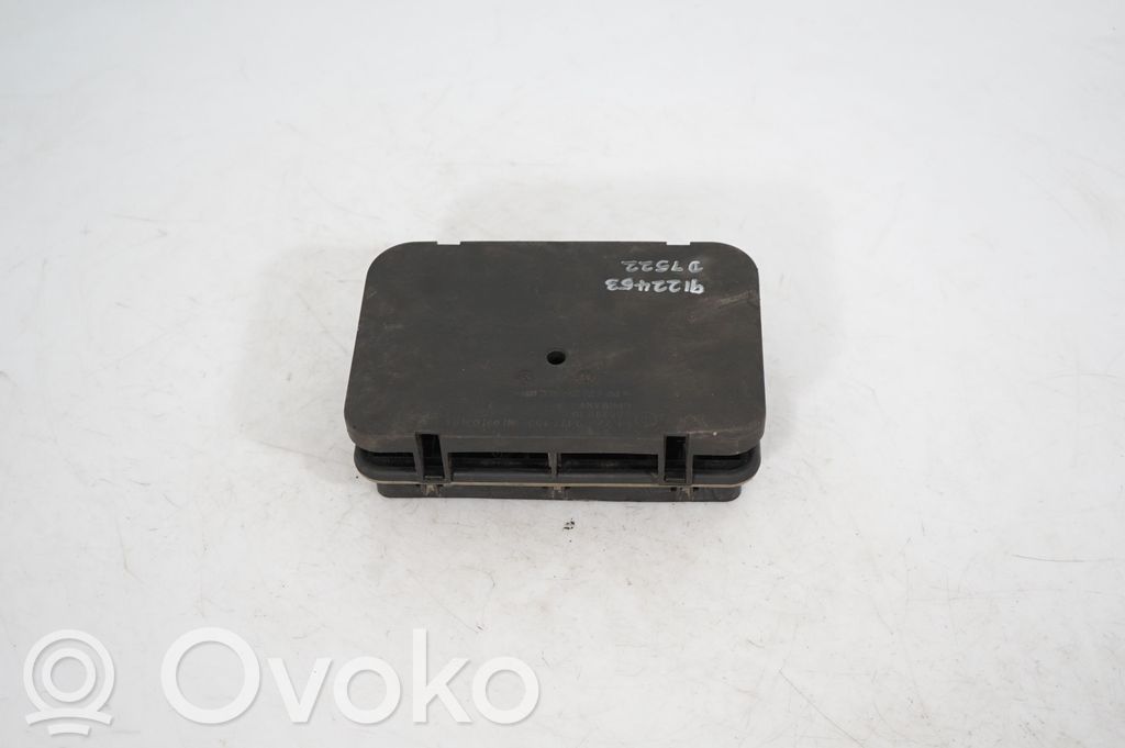 Quarter panel pressure vent (3)