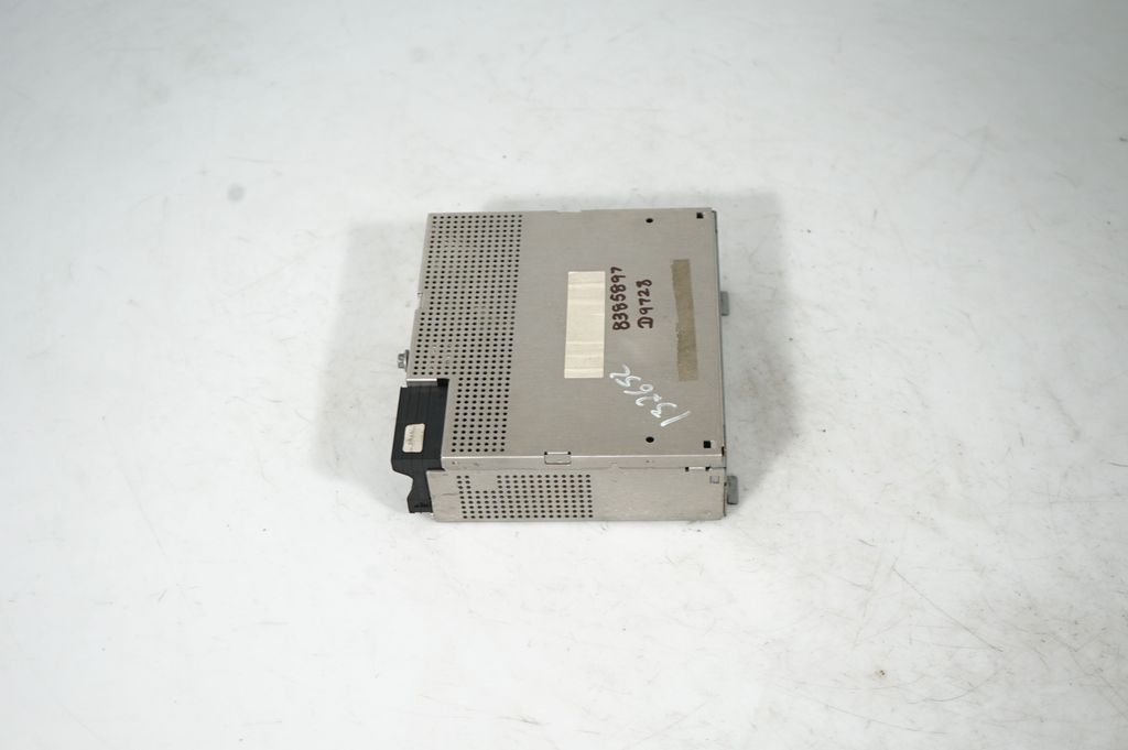 Radio/CD/DVD/GPS head unit (4)