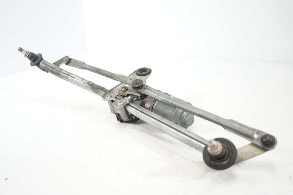 Front wiper linkage and motor (6)