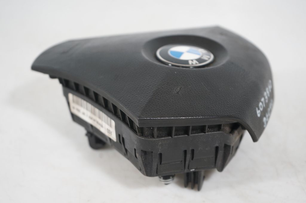 Steering wheel airbag (8)