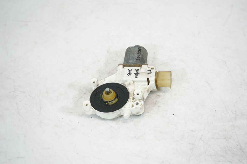 Front door window regulator with motor (2)