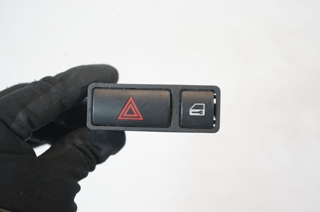 Hazard light switch (6)