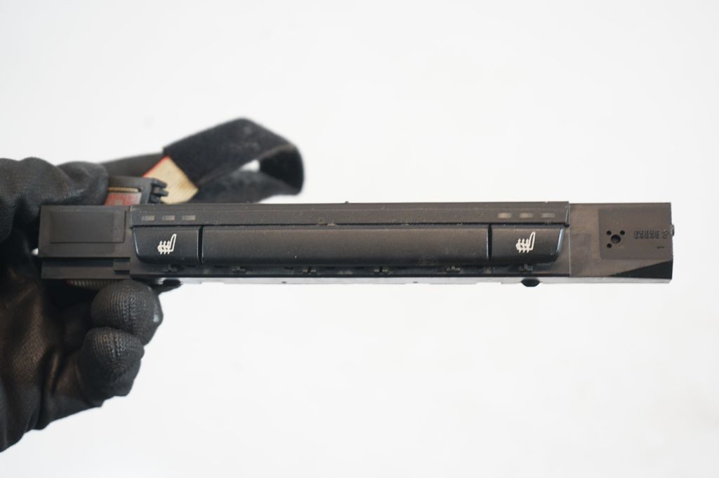 Seat heating switch (6)