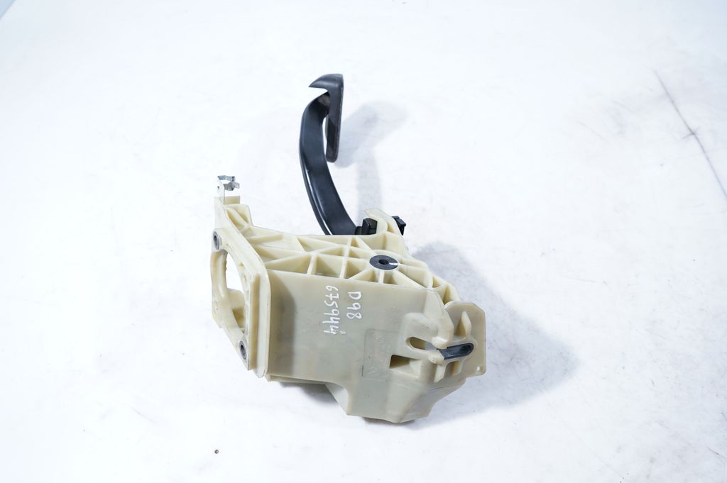 Pedal assembly (2)