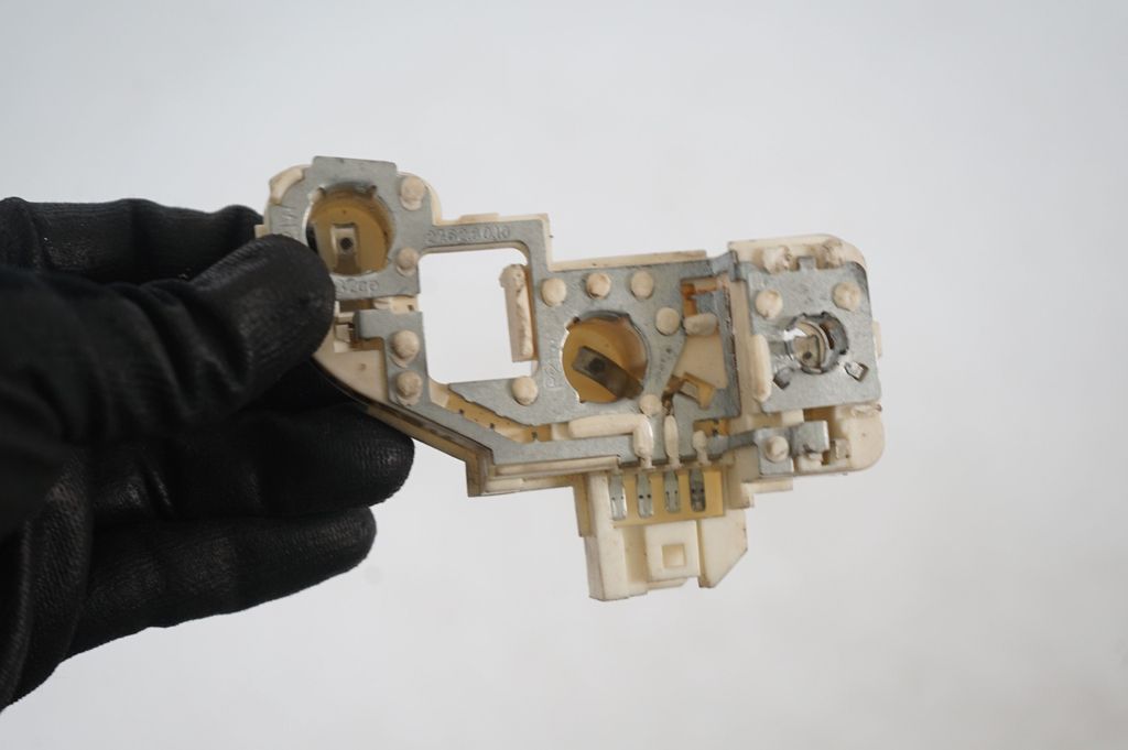 Tail light bulb cover holder (7)