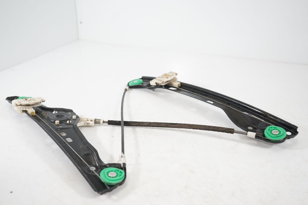 Front door window regulator with motor (6)