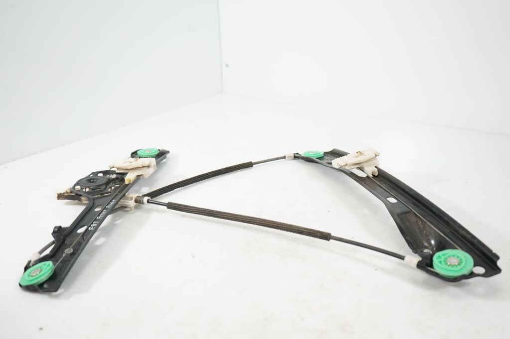 Front door window regulator with motor (7)