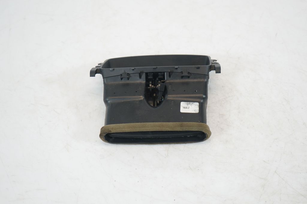 Rear air vent grill (3)