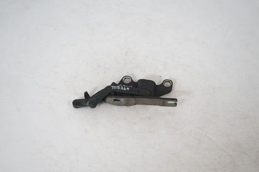 Engine bonnet/hood hinges