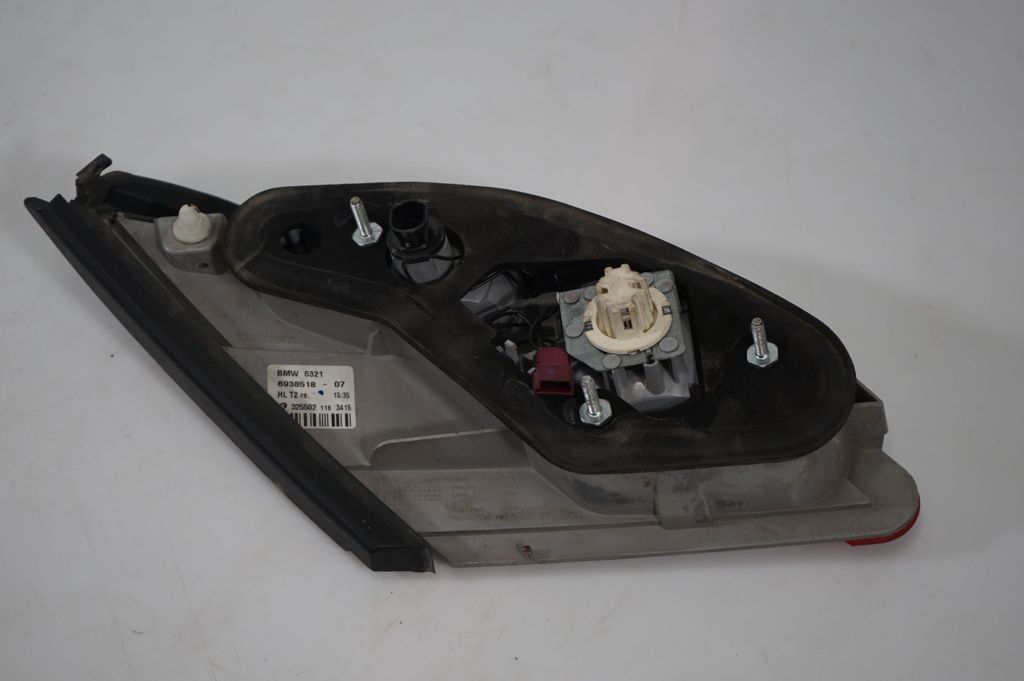 Tailgate rear/tail lights (7)