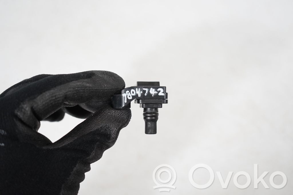 Air pressure sensor (9)