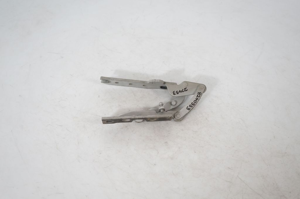 Engine bonnet/hood hinges (3)