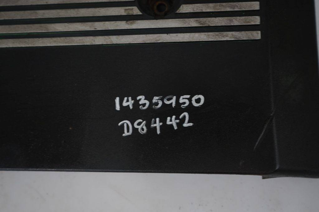 Engine cover (trim) (8)