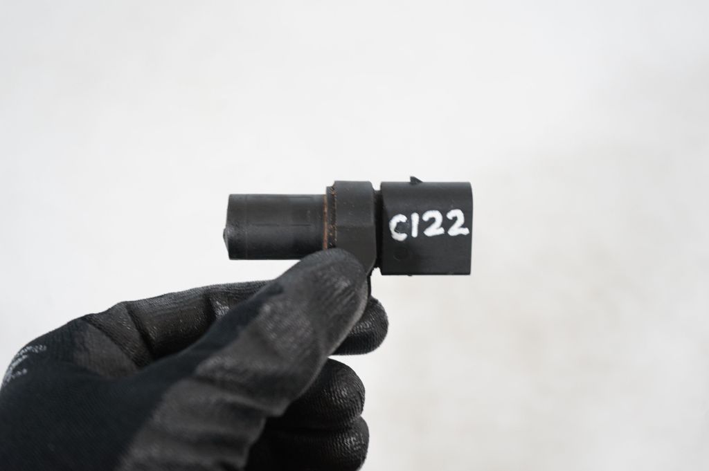 Crankshaft position sensor (8)