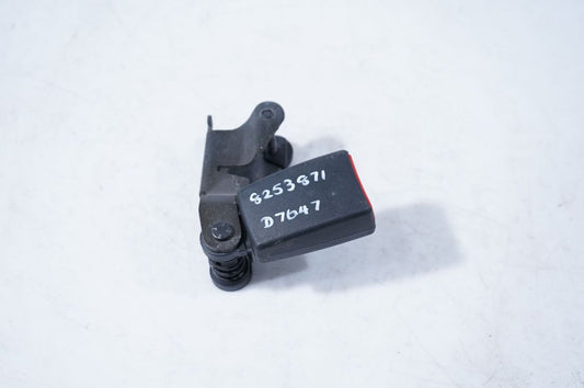 Rear seatbelt buckle