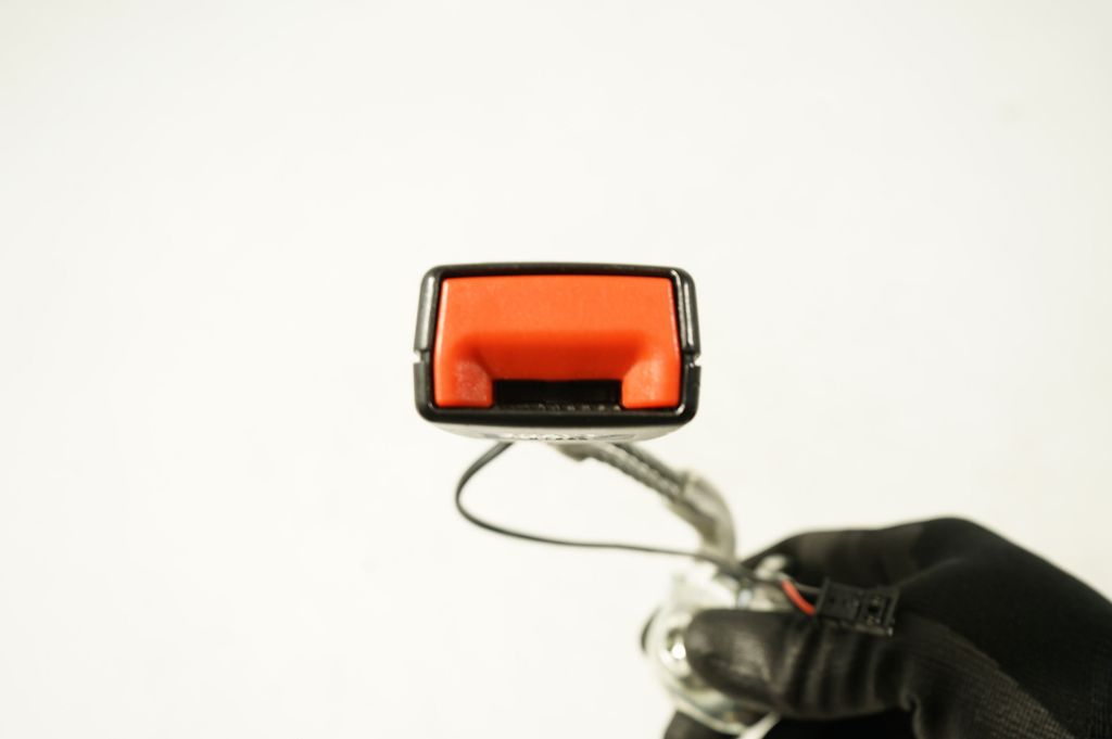 Rear seatbelt buckle (9)