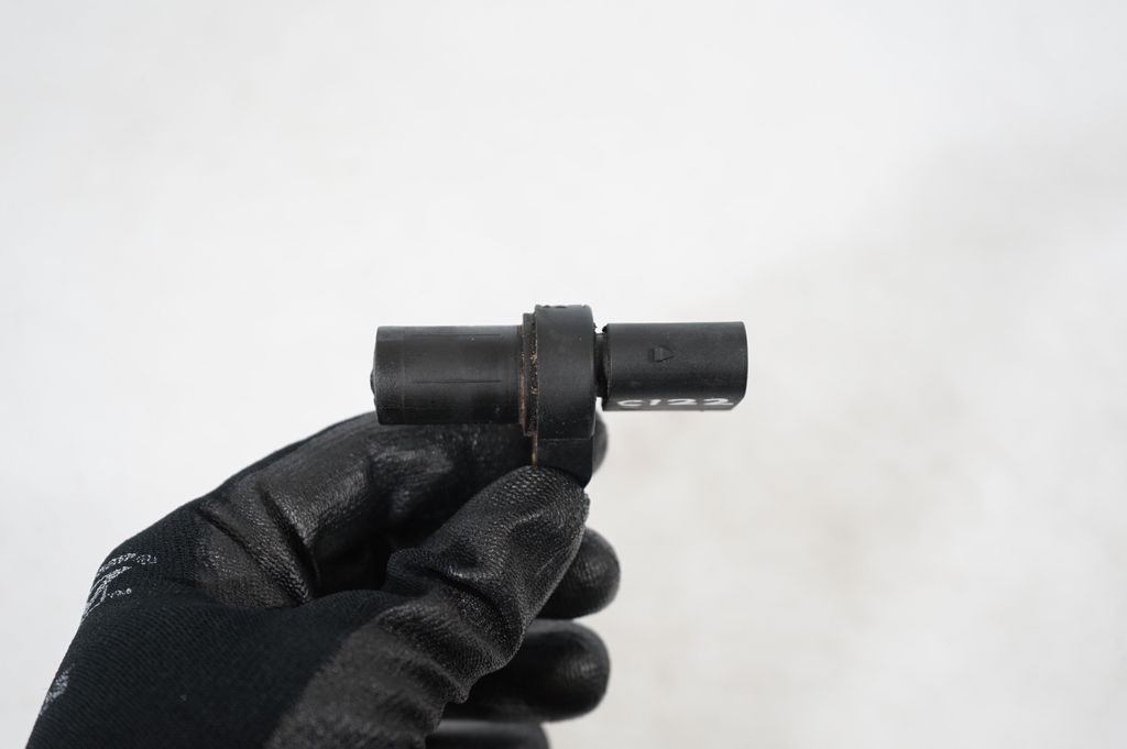 Crankshaft position sensor (5)