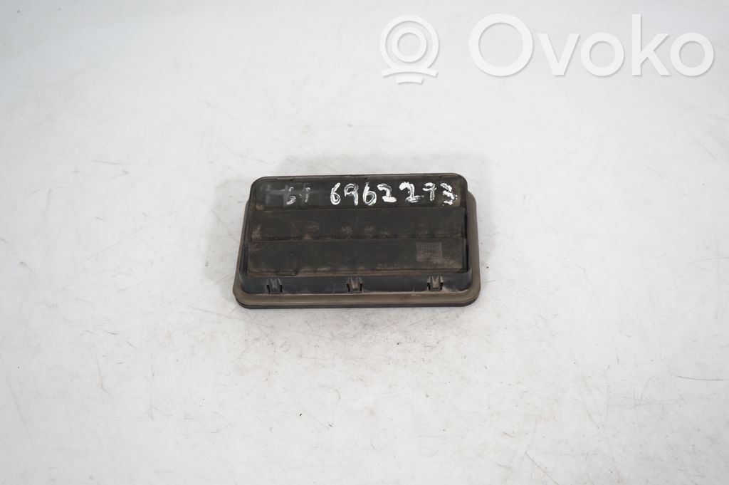 Quarter panel pressure vent (5)