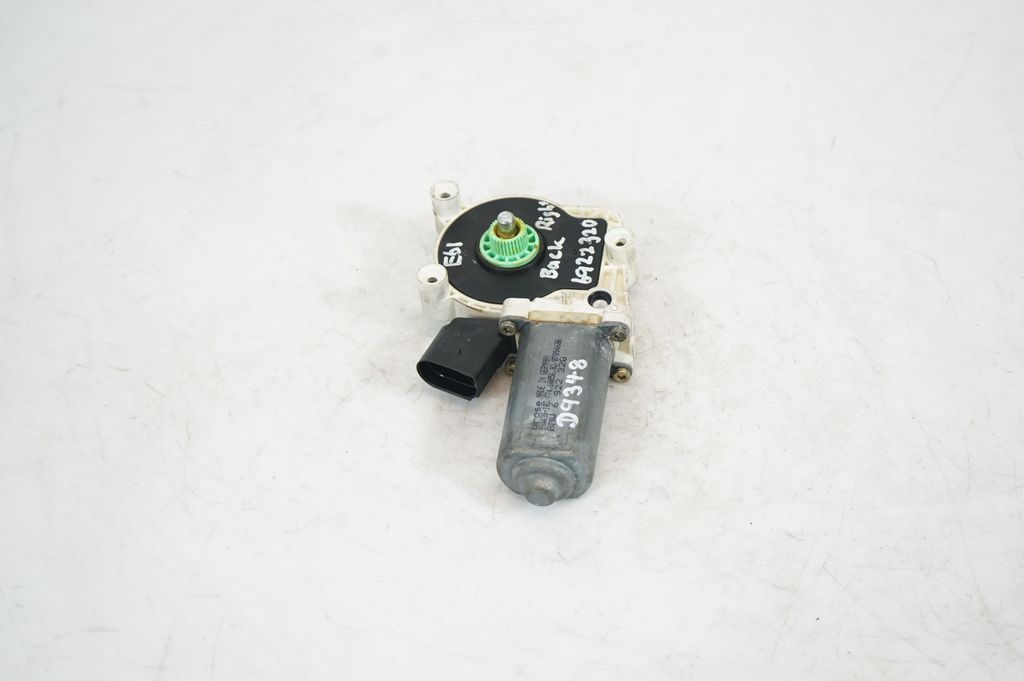 Rear door window regulator with motor (4)