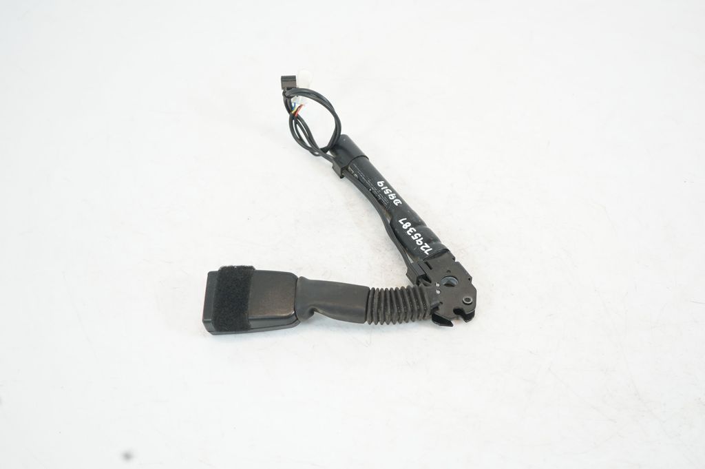 Front seatbelt buckle (5)