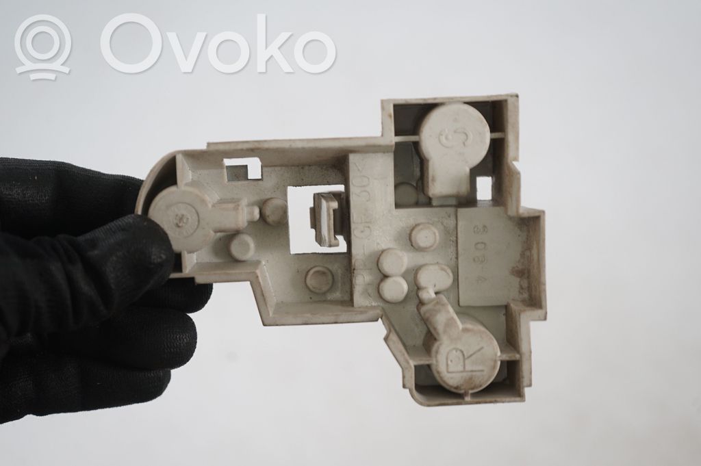 Tail light bulb cover holder (8)