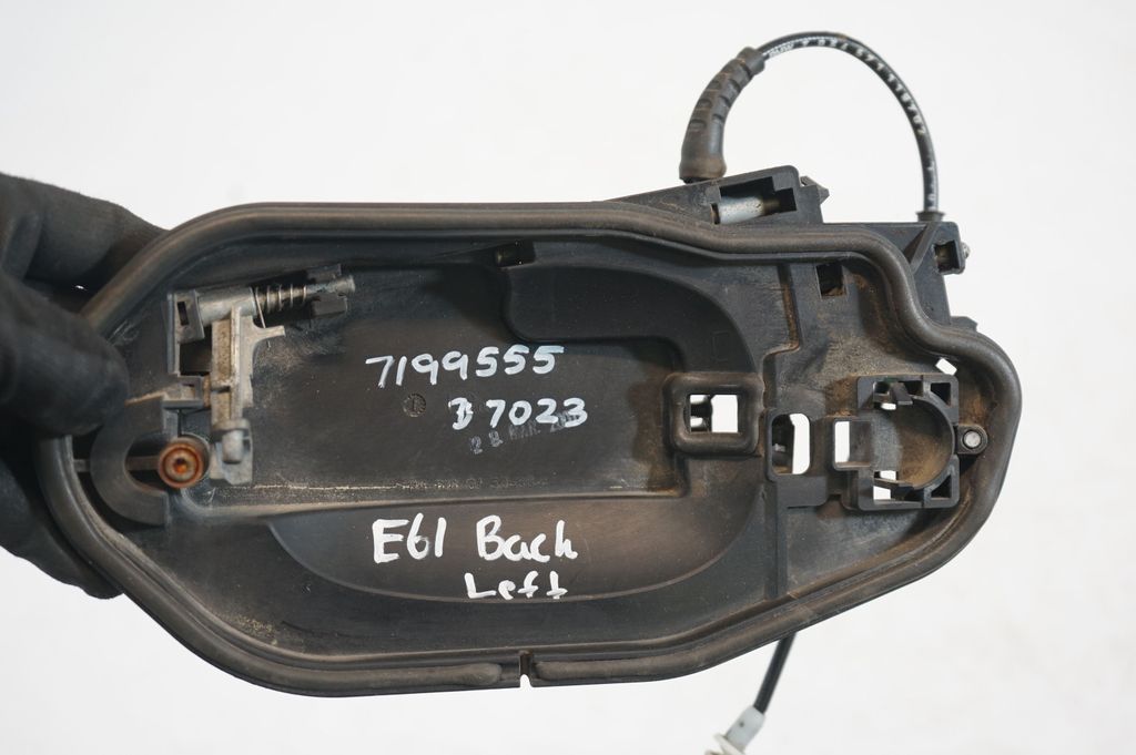 Rear door exterior handle (6)