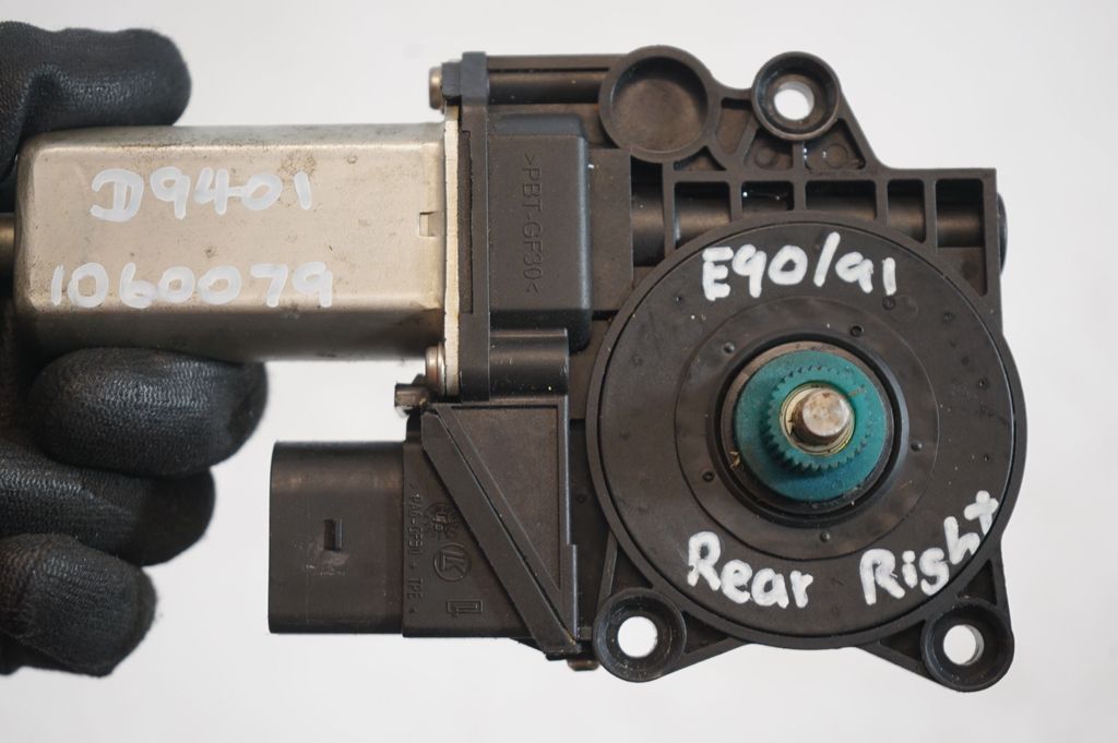 Rear door window regulator with motor (9)