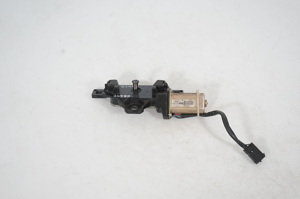 Tailgate/trunk/boot lift motor (3)