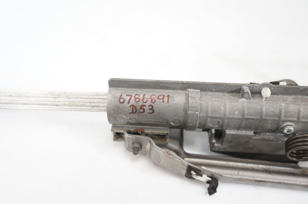 Steering wheel axle (9)