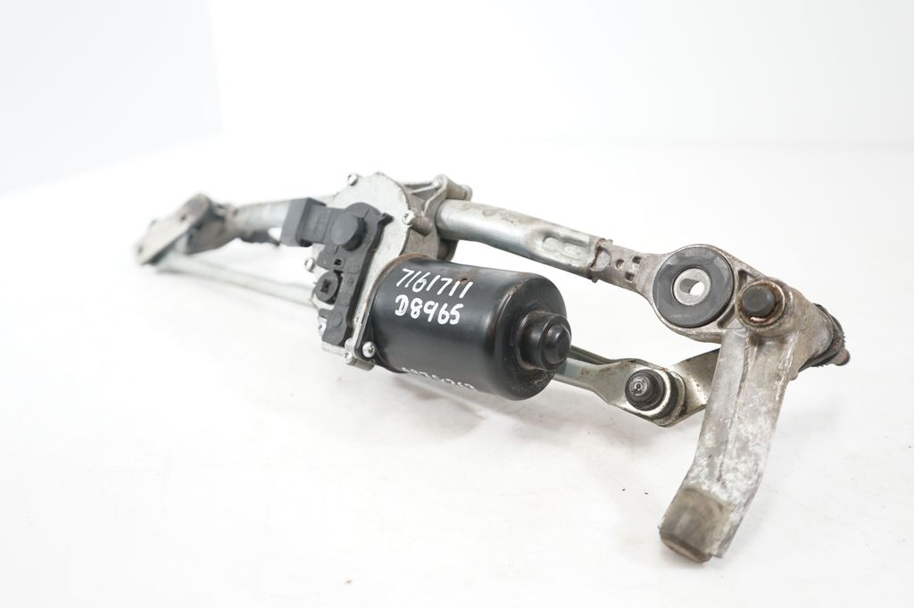 Front wiper linkage and motor (7)