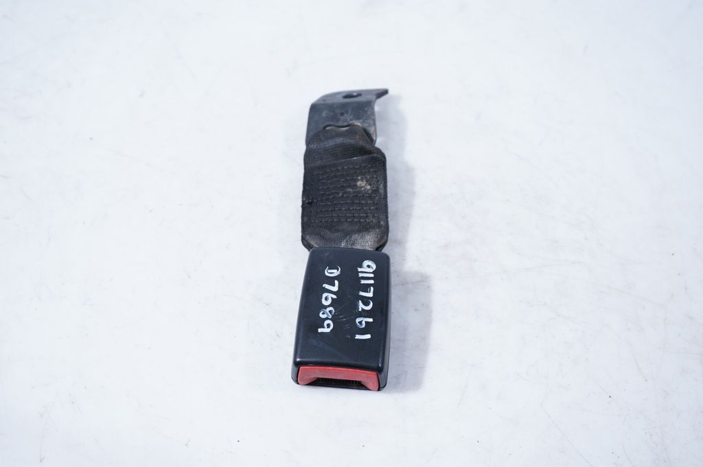 Rear seatbelt buckle (2)