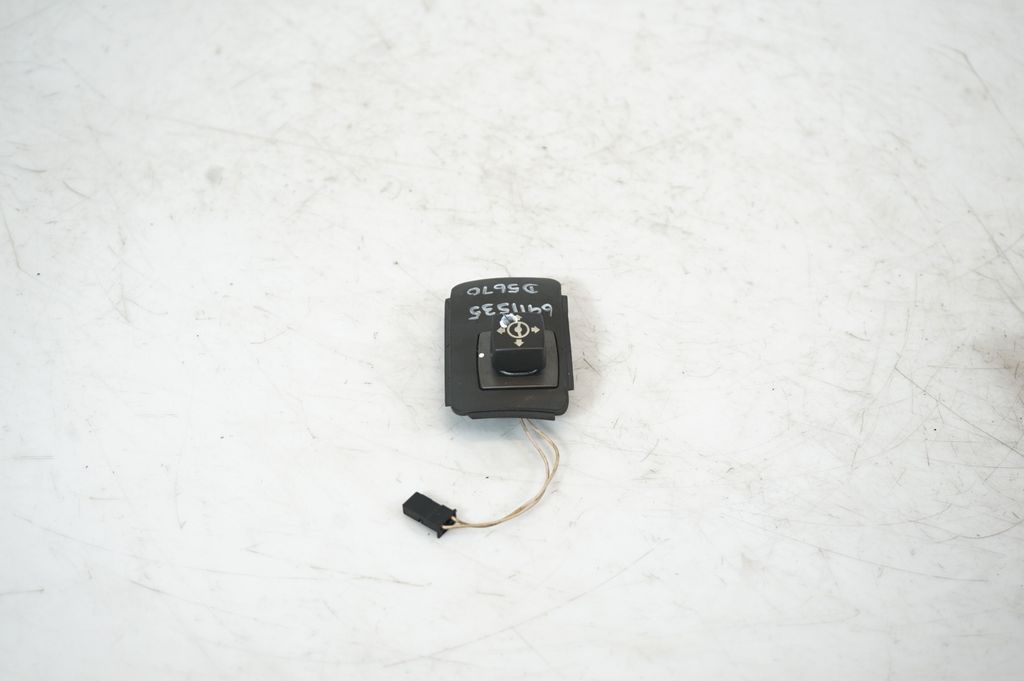 Steering wheel adjustment switch (3)