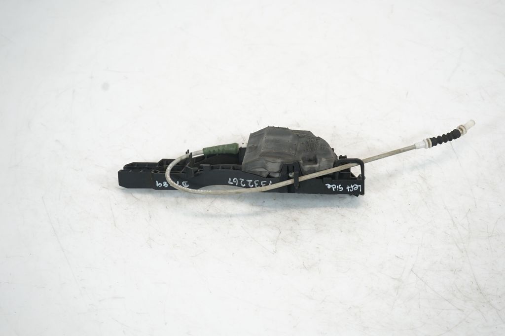 Rear door exterior handle/bracket (3)