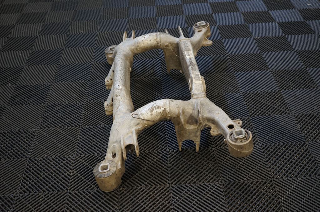 Rear subframe (5)