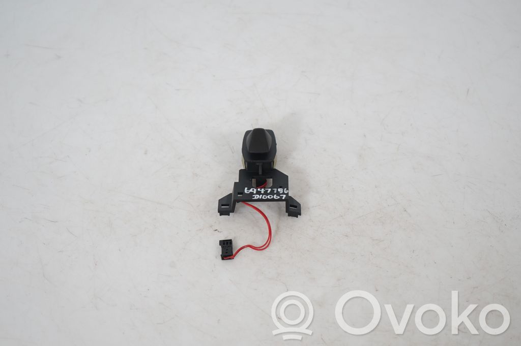 Steering wheel adjustment switch (2)