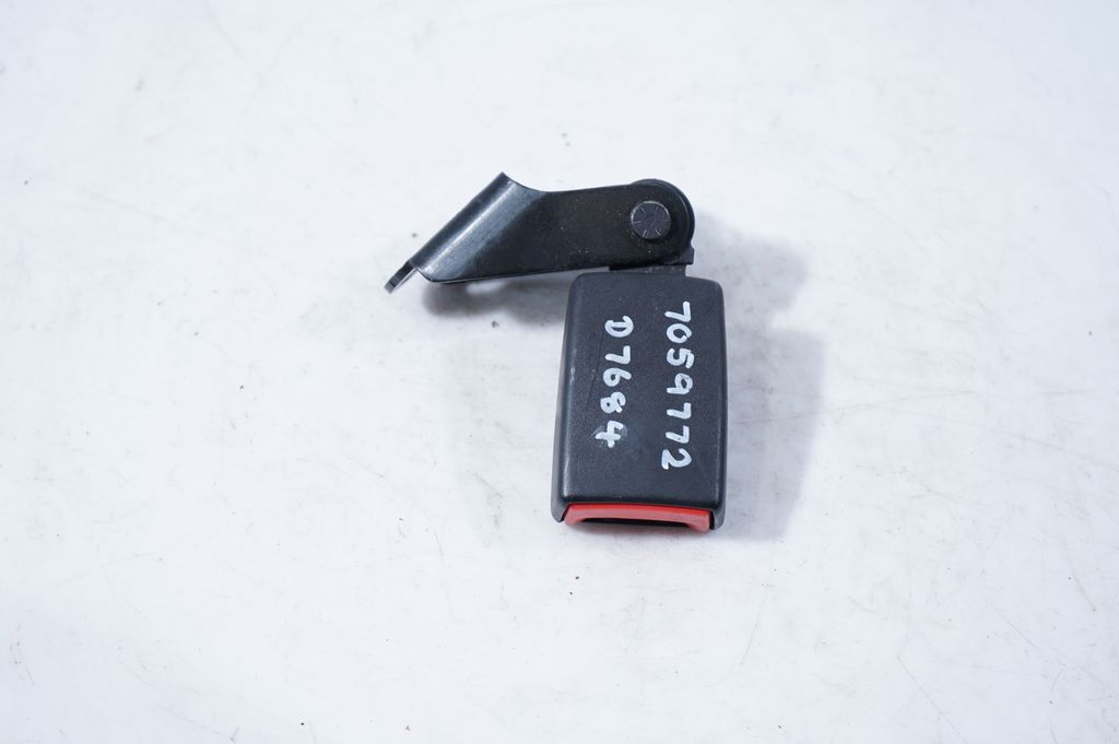 Rear seatbelt buckle (2)