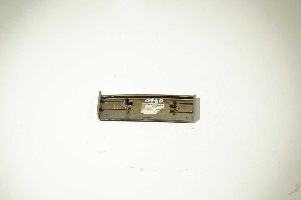 Dashboard glove box trim (6)