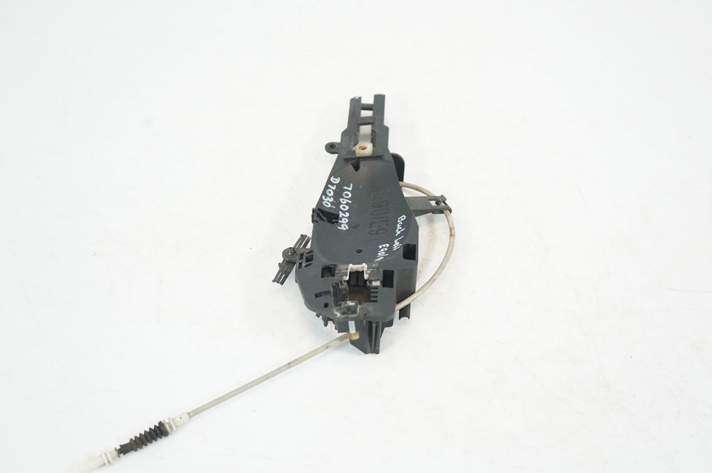 Rear door exterior handle/bracket (2)