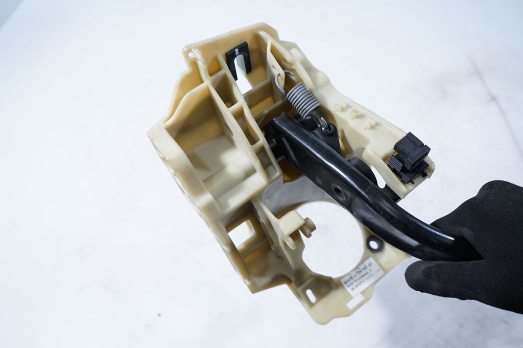 Brake pedal (7)