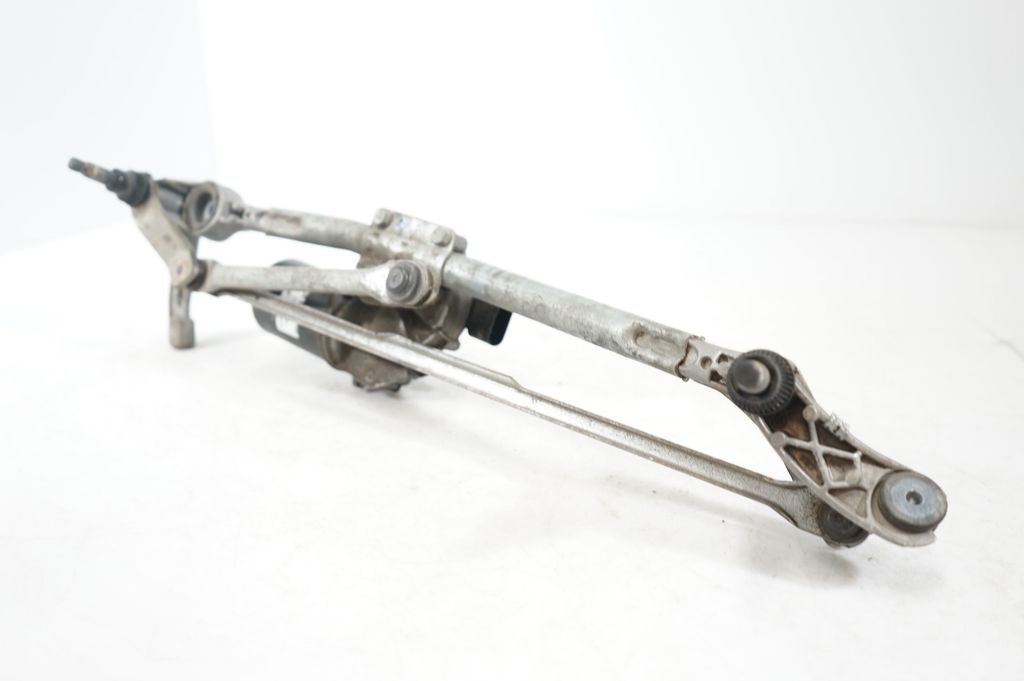 Front wiper linkage and motor (6)