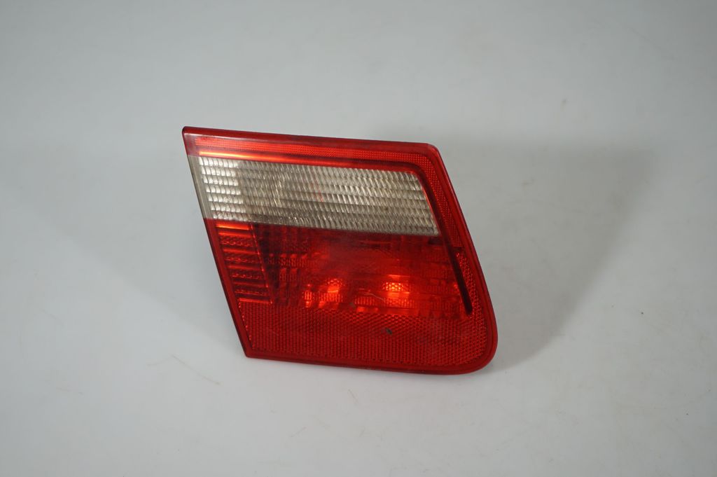 Tailgate rear/tail lights (3)