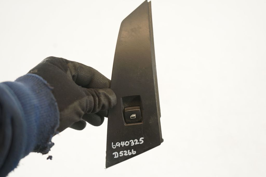 Electric window control switch (8)