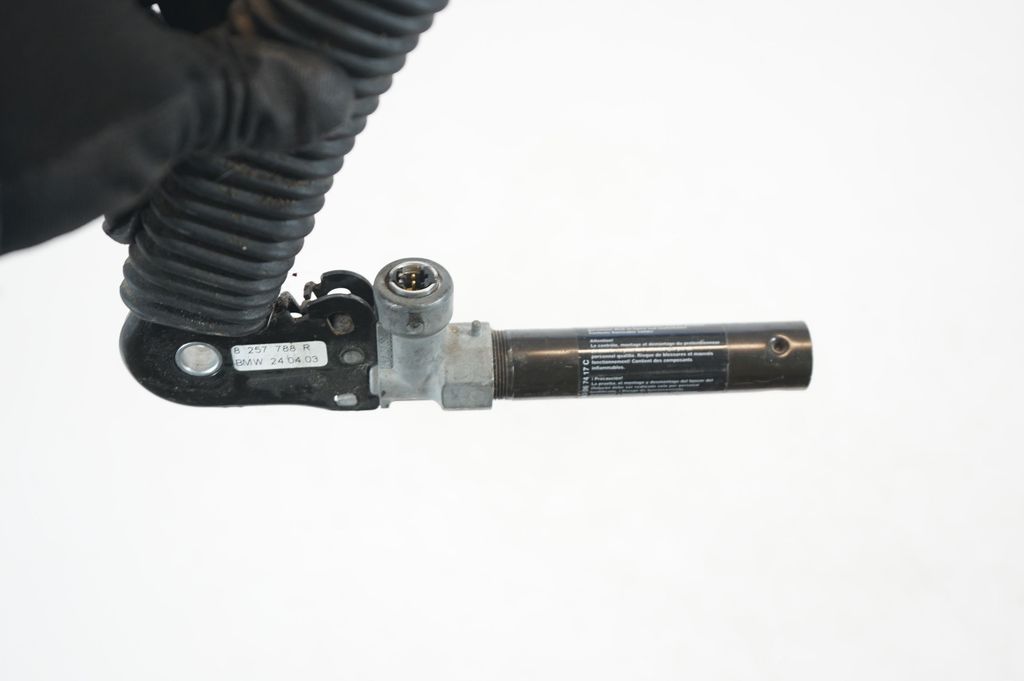 Front seatbelt buckle (6)