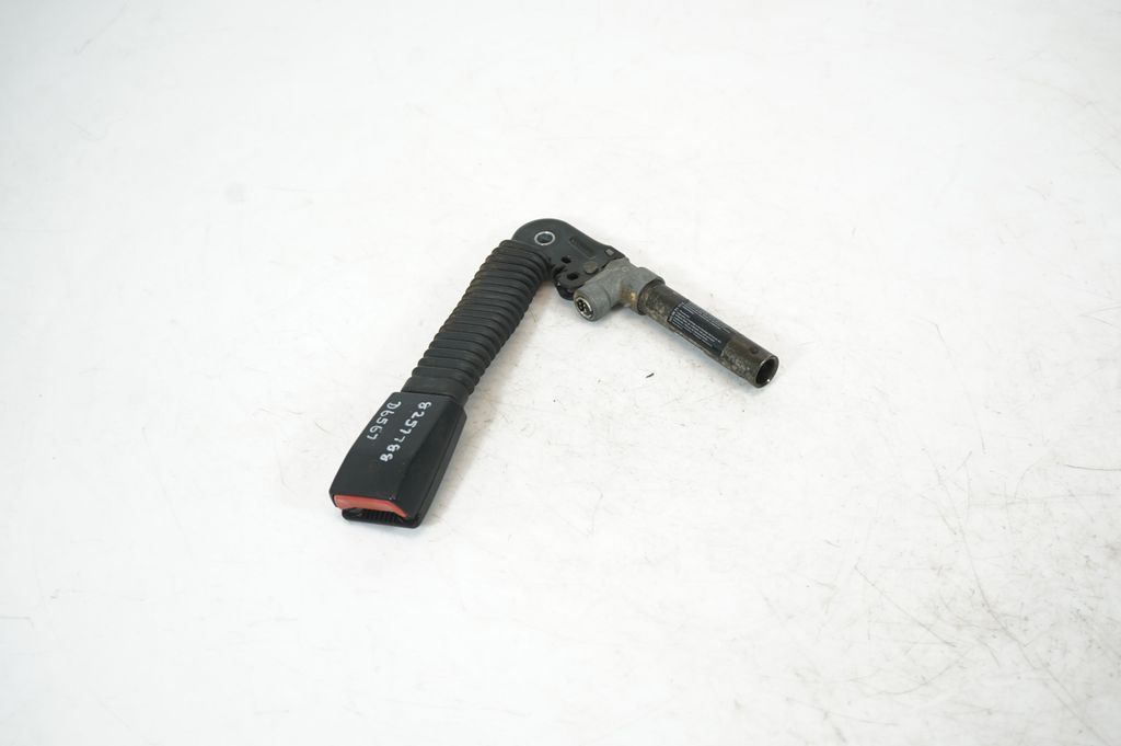 Front seatbelt buckle (3)