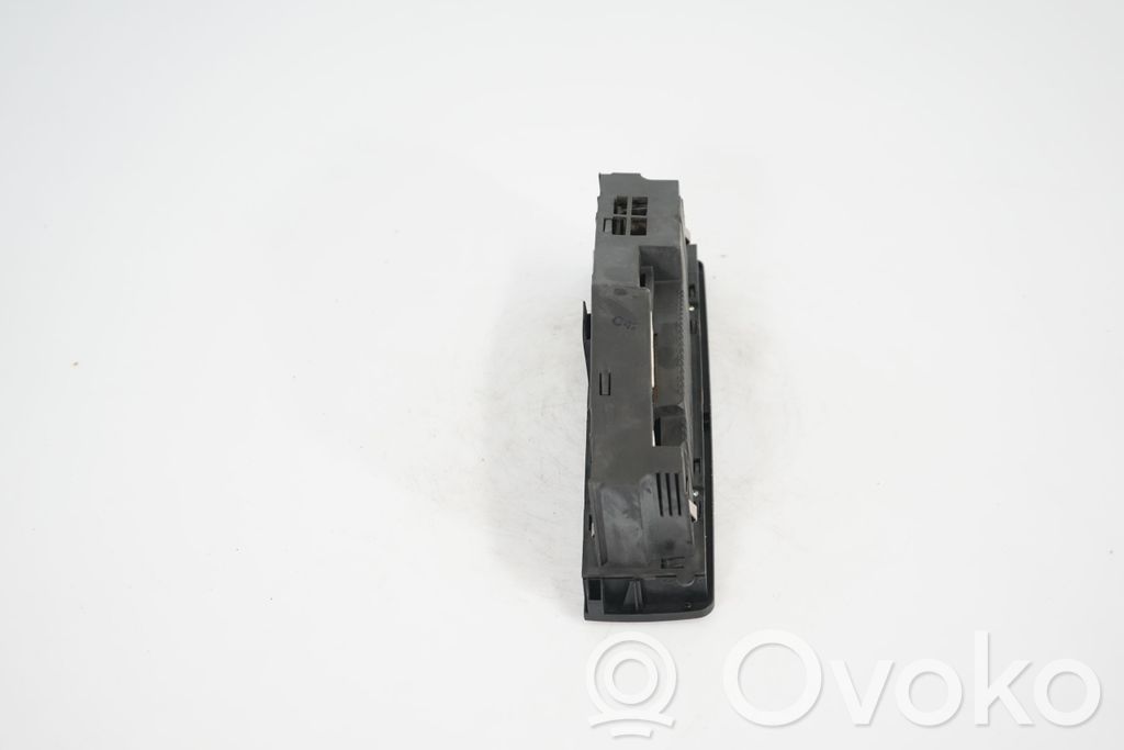 Climate control unit (5)