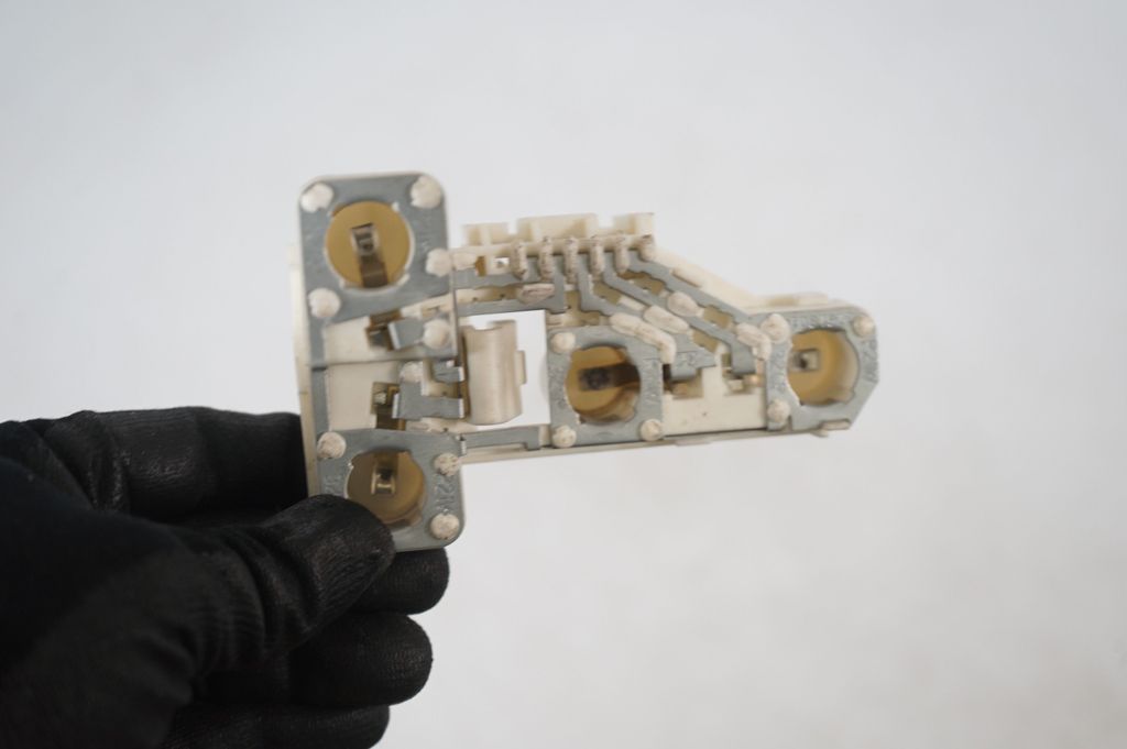 Tail light bulb cover holder (6)