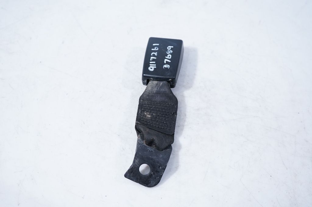 Rear seatbelt buckle (4)